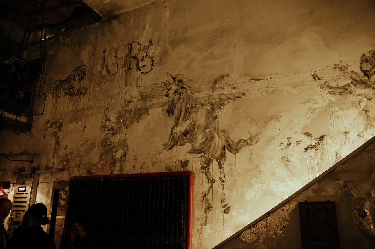 cavalos, mural, fernanda romão